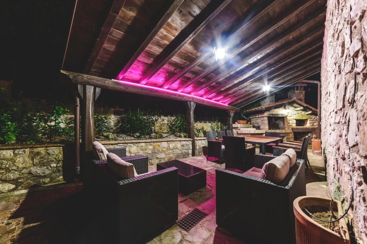 Villa Bog - Villa Con Piscina E Campo Da Tennis 皮加罗 外观 照片