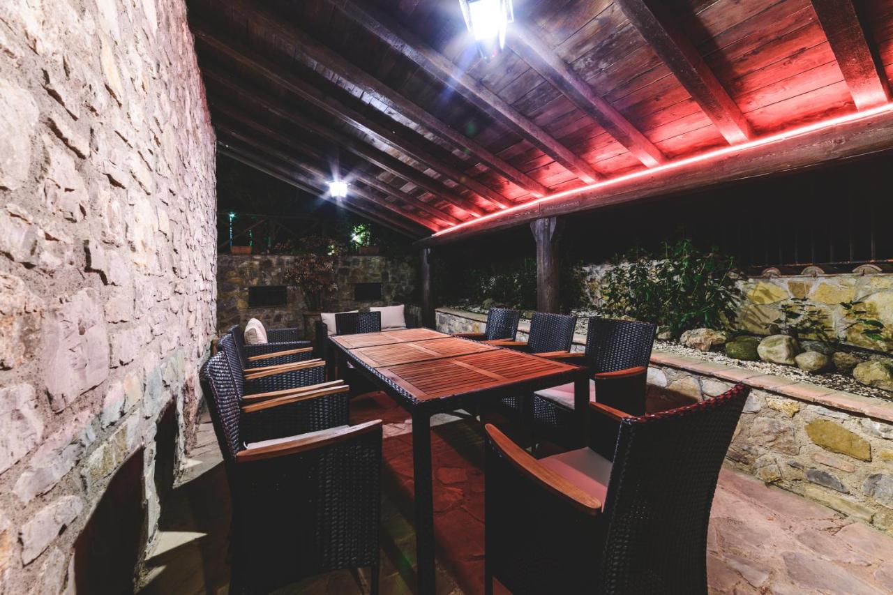 Villa Bog - Villa Con Piscina E Campo Da Tennis 皮加罗 外观 照片