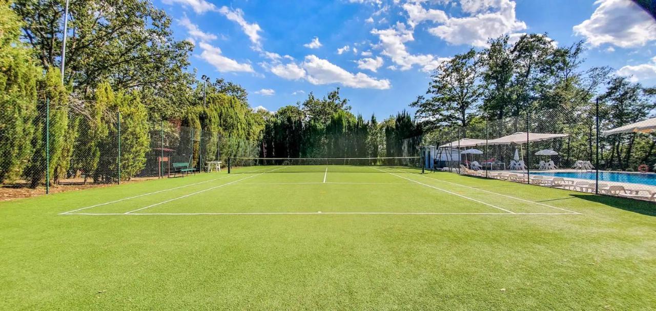 Villa Bog - Villa Con Piscina E Campo Da Tennis 皮加罗 外观 照片